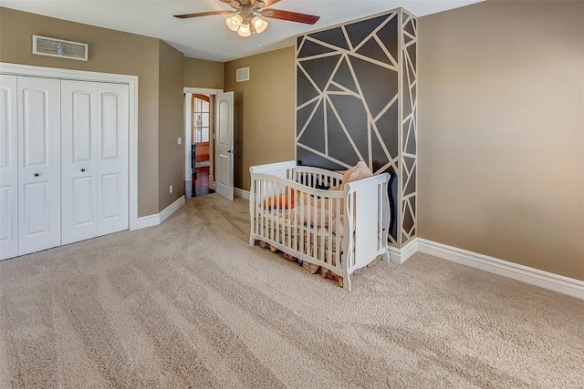 bedroom featuring baseboards, carpet flooring, visible vents, and a closet