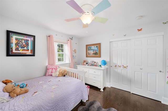 bedroom with baseboards, a ceiling fan, a closet, and dark wood-style flooring