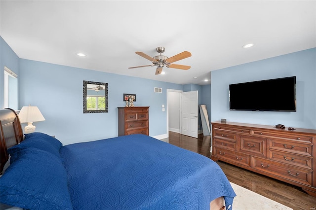 bedroom featuring ceiling fan, visible vents, wood finished floors, baseboards, and recessed lighting