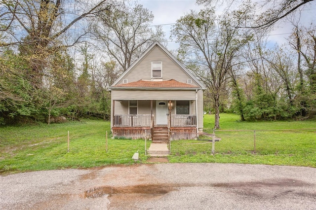 view of front of home featuring a porch, a front lawn, and fence