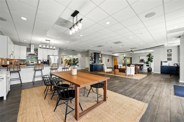 dining area with recessed lighting, dark wood-style floors, and baseboards