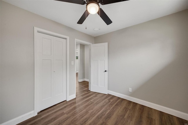 unfurnished bedroom featuring wood finished floors, baseboards, a closet, and ceiling fan