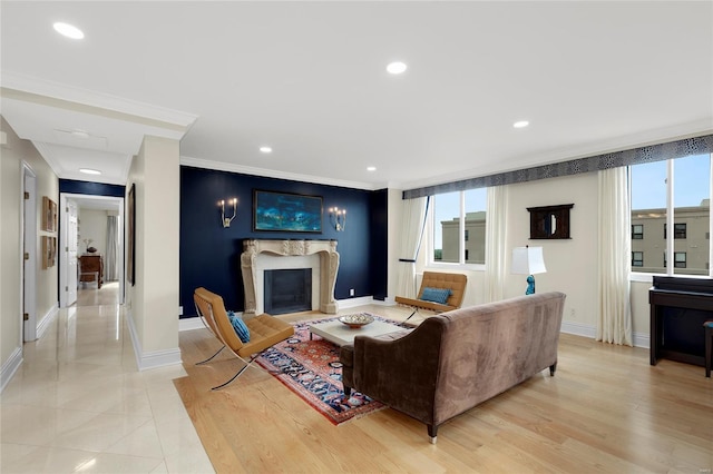 living area featuring recessed lighting, baseboards, ornamental molding, and a fireplace