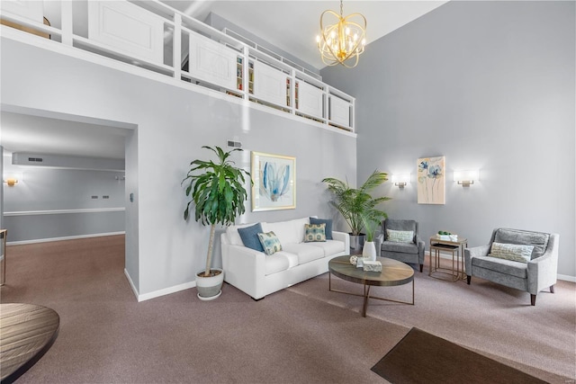 living room with carpet, a towering ceiling, baseboards, and an inviting chandelier