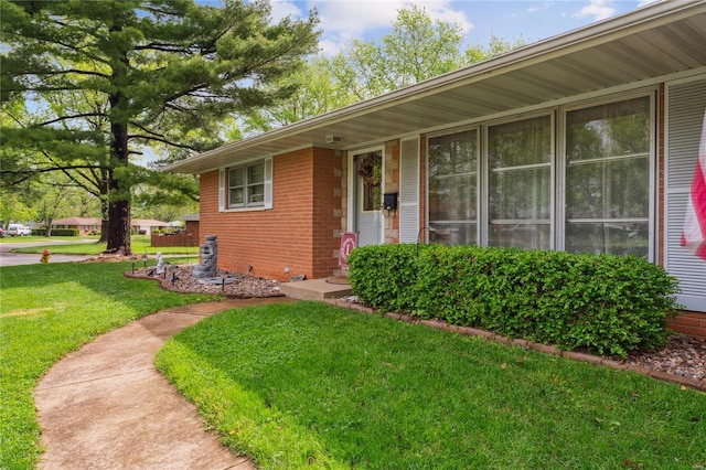view of front of home featuring a front lawn and brick siding