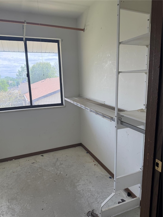 empty room featuring baseboards