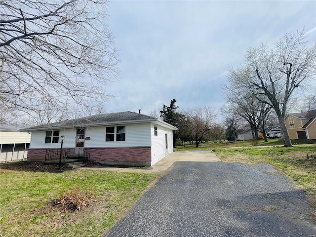 exterior space featuring driveway