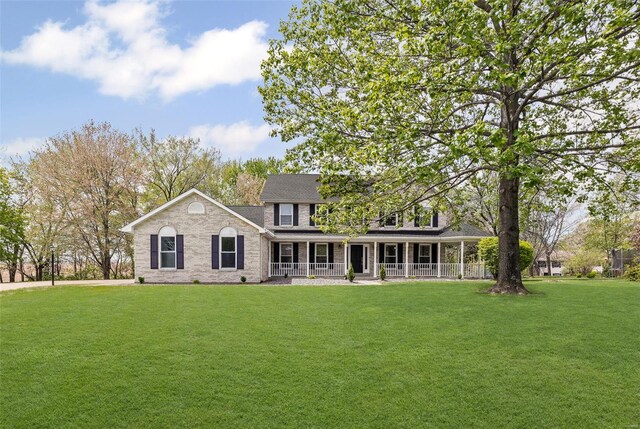view of front of property featuring a porch and a front lawn