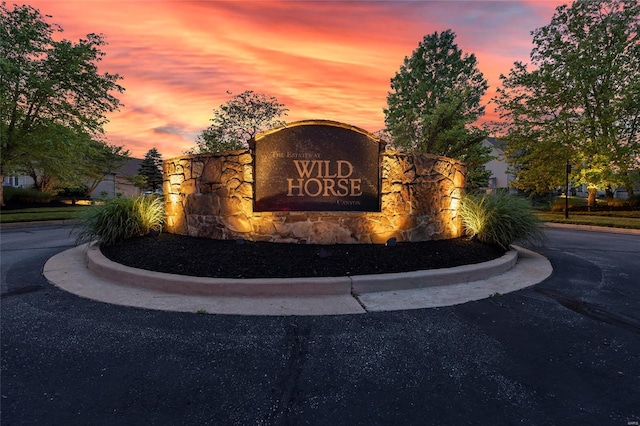 view of community / neighborhood sign