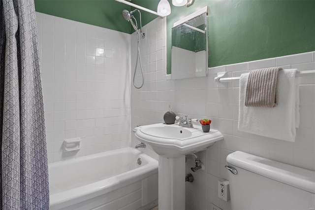 full bathroom featuring shower / tub combo with curtain, toilet, and tile walls