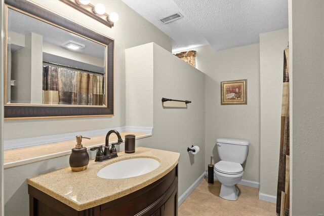 full bathroom with a textured ceiling, toilet, baseboards, visible vents, and vanity