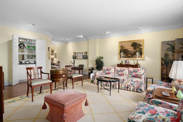 living room featuring crown molding, recessed lighting, baseboards, and wood finished floors