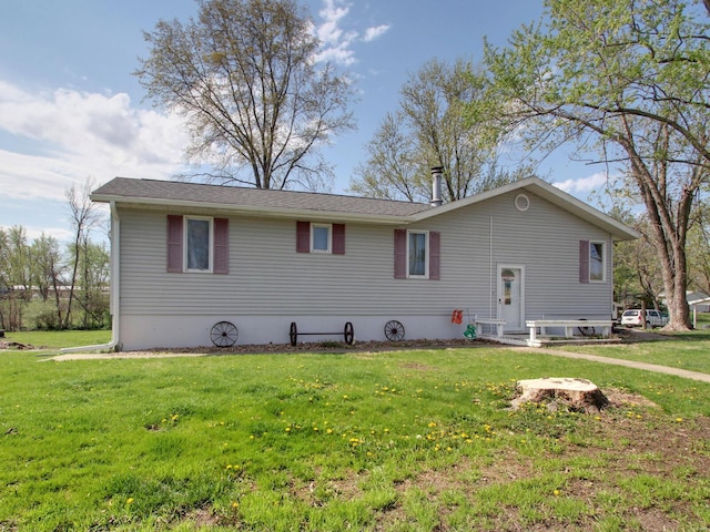 view of front of home with a front lawn