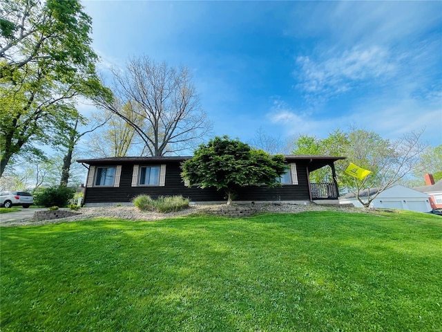 view of front of property with a front lawn