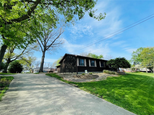 view of front of property with a front lawn