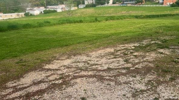 view of yard featuring a rural view