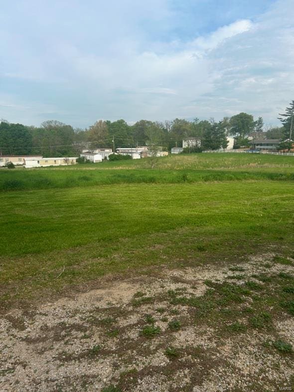view of yard featuring a rural view