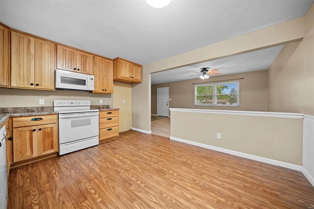 kitchen featuring baseboards, light wood-type flooring, a ceiling fan, and white appliances