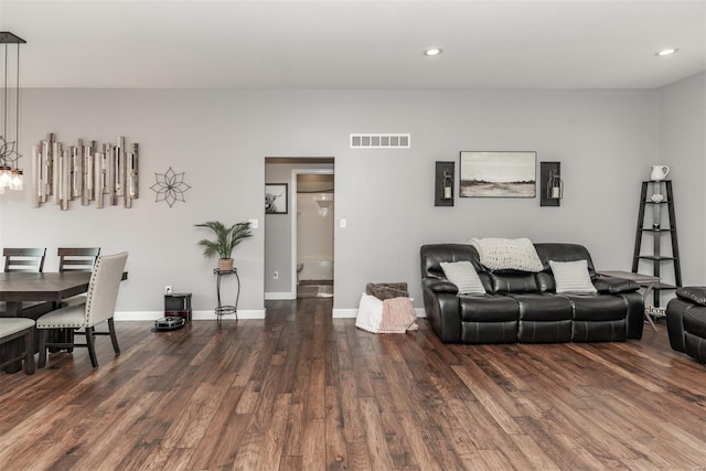 living area featuring recessed lighting, baseboards, visible vents, and wood finished floors
