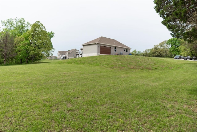 view of yard with a garage