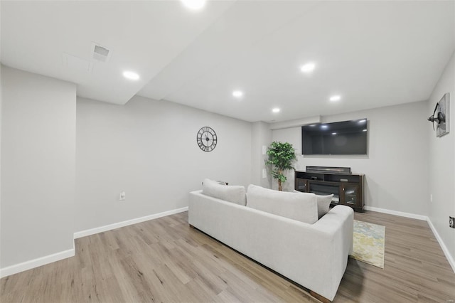 living room with light wood-style floors, recessed lighting, baseboards, and visible vents