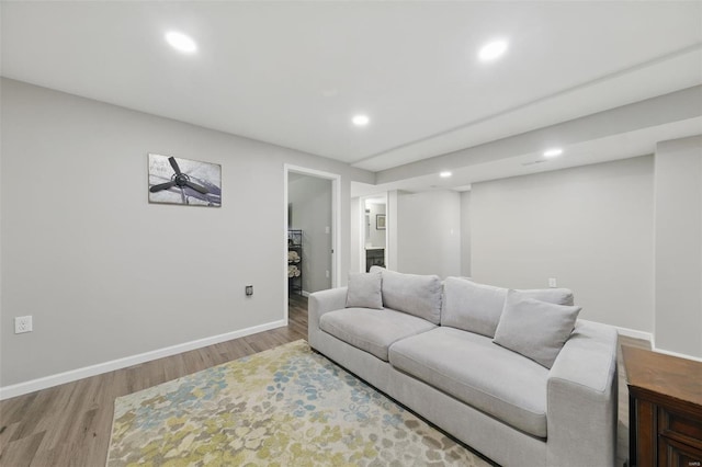 living area with recessed lighting, light wood-style floors, and baseboards