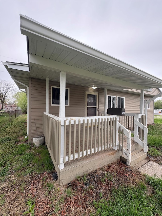 view of front of property featuring covered porch