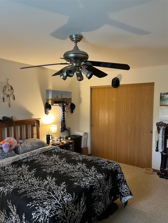 carpeted bedroom featuring a ceiling fan