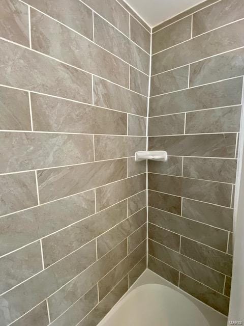 full bath featuring bathtub / shower combination