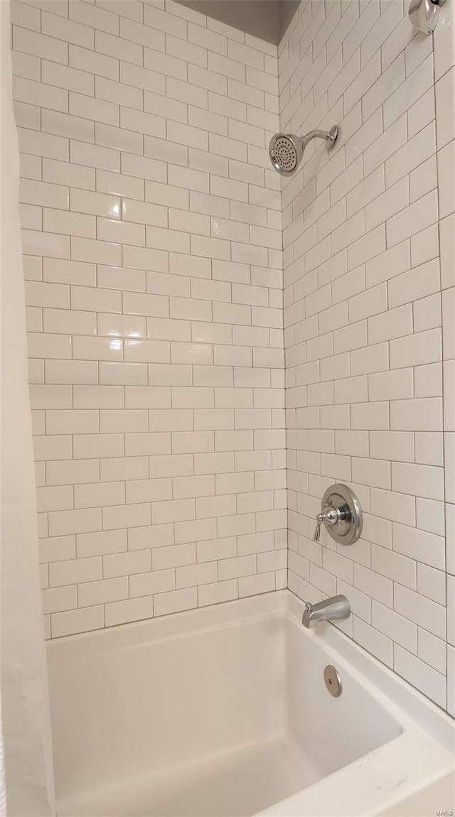 bathroom featuring shower / tub combo