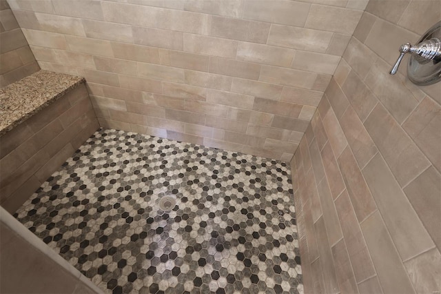 interior details with a tile shower