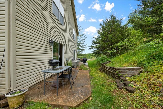view of yard featuring cooling unit and a patio area