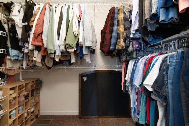 walk in closet featuring carpet flooring and visible vents