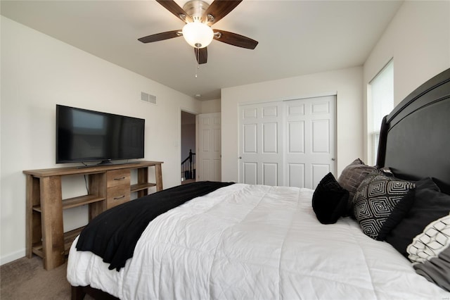 bedroom featuring visible vents, carpet floors, a closet, baseboards, and a ceiling fan