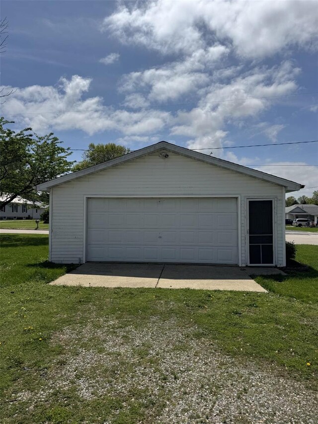 view of detached garage