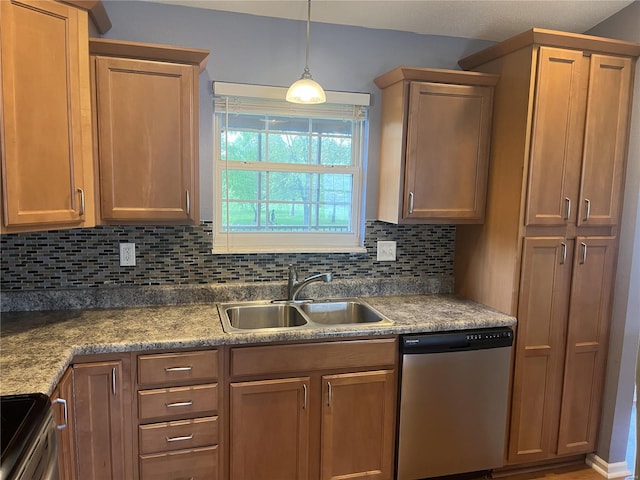 kitchen featuring a sink, appliances with stainless steel finishes, tasteful backsplash, and pendant lighting