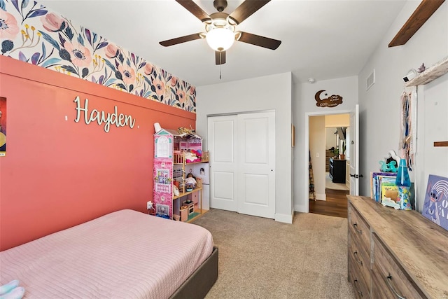 bedroom featuring ceiling fan, visible vents, carpet, and a closet