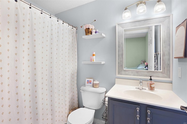 full bath with vanity, toilet, and a shower with curtain