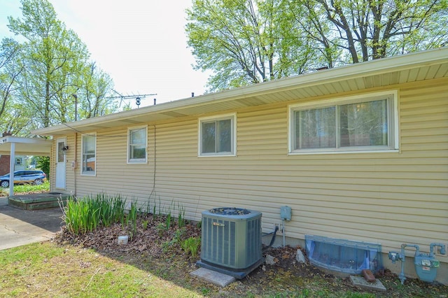view of home's exterior with cooling unit