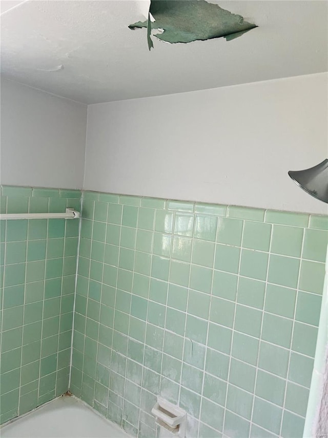 full bathroom with shower / bath combination
