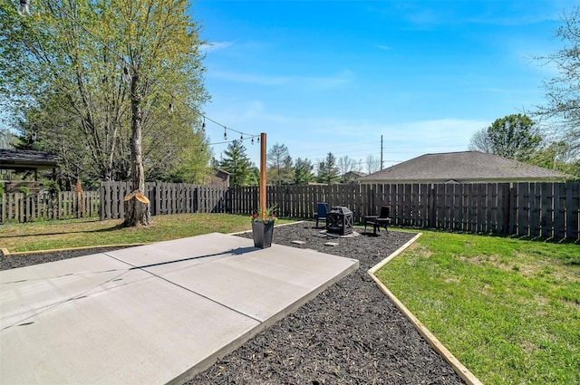 exterior space featuring a fenced backyard