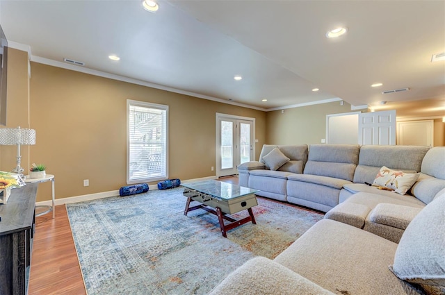 living area with baseboards, ornamental molding, recessed lighting, and visible vents