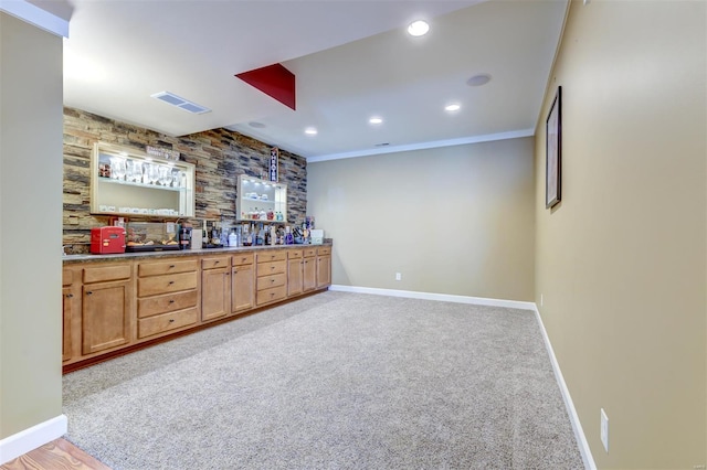 bar featuring baseboards, a dry bar, light colored carpet, and visible vents