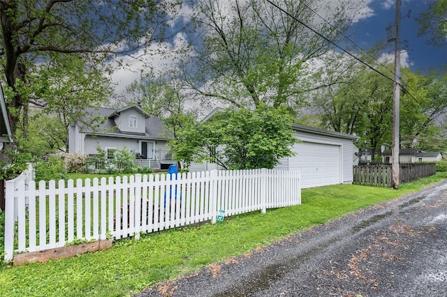 view of front of home featuring a front lawn and a fenced front yard