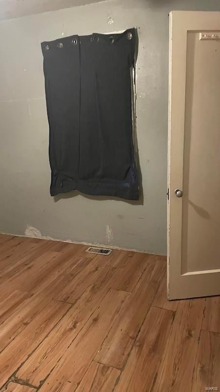 room details with visible vents and wood finished floors