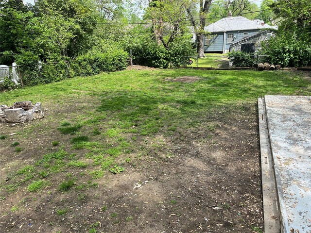 view of yard featuring fence