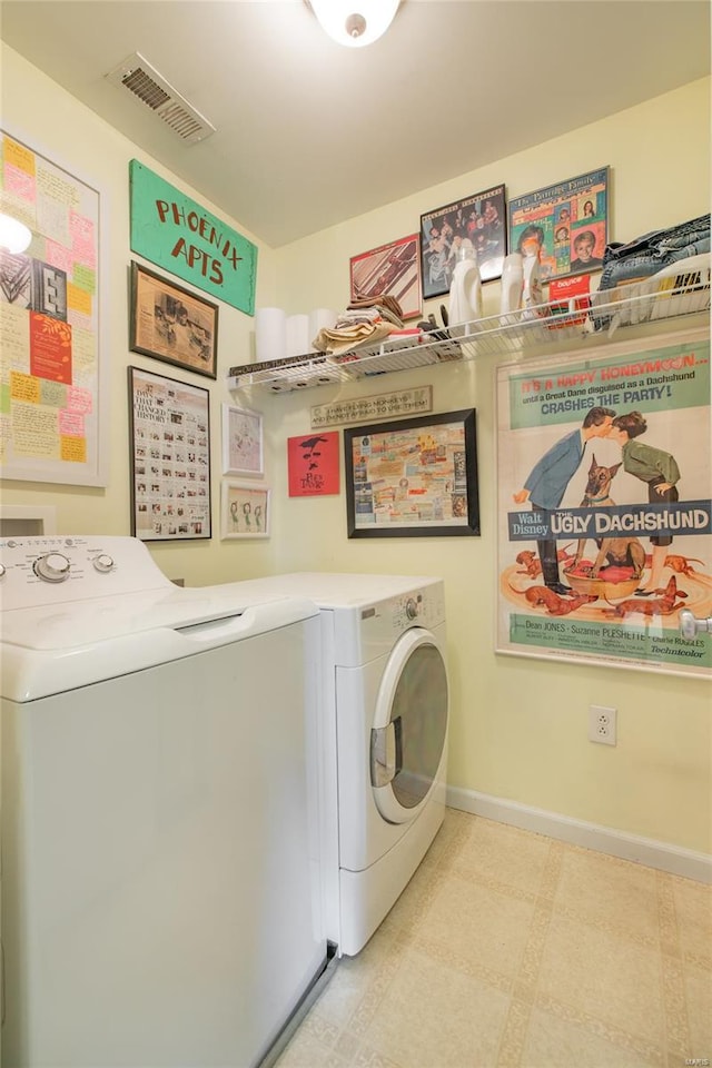 laundry area featuring visible vents, laundry area, baseboards, and washing machine and dryer