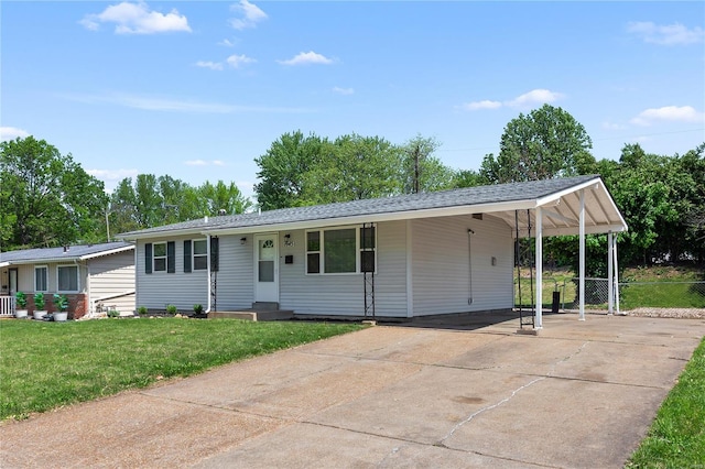 view of front of house with fence, an attached carport, driveway, and a front lawn