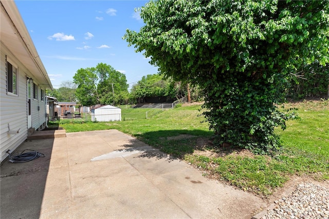 view of yard featuring a patio