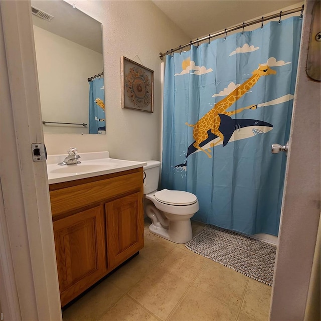 bathroom with vanity, a shower with shower curtain, toilet, and visible vents